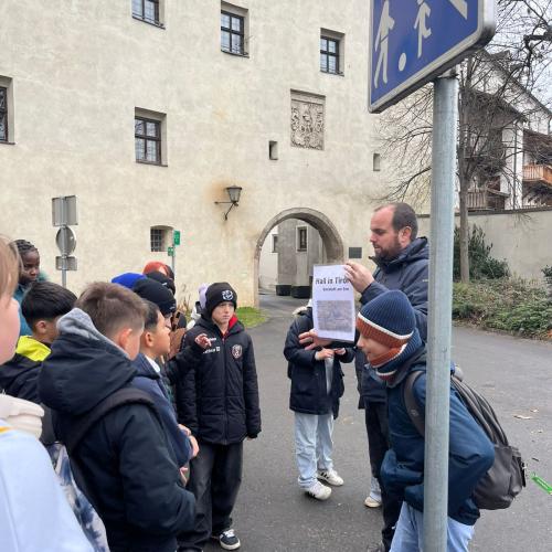 Hall mit der Klasse 2a