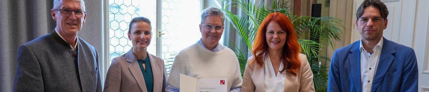 © Land Tirol/Saxl Verleihung des Gütesiegels